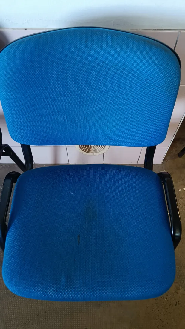 Chaises textiles après intervention dans un établissement scolaire à La Réunion