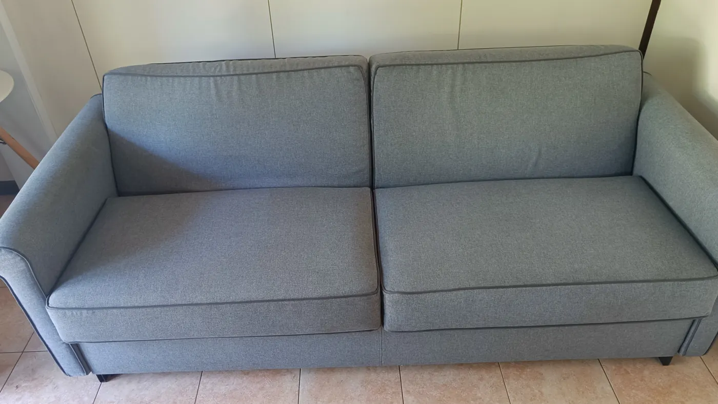 Nettoyage de canapé convertible hôtelier à La Réunion