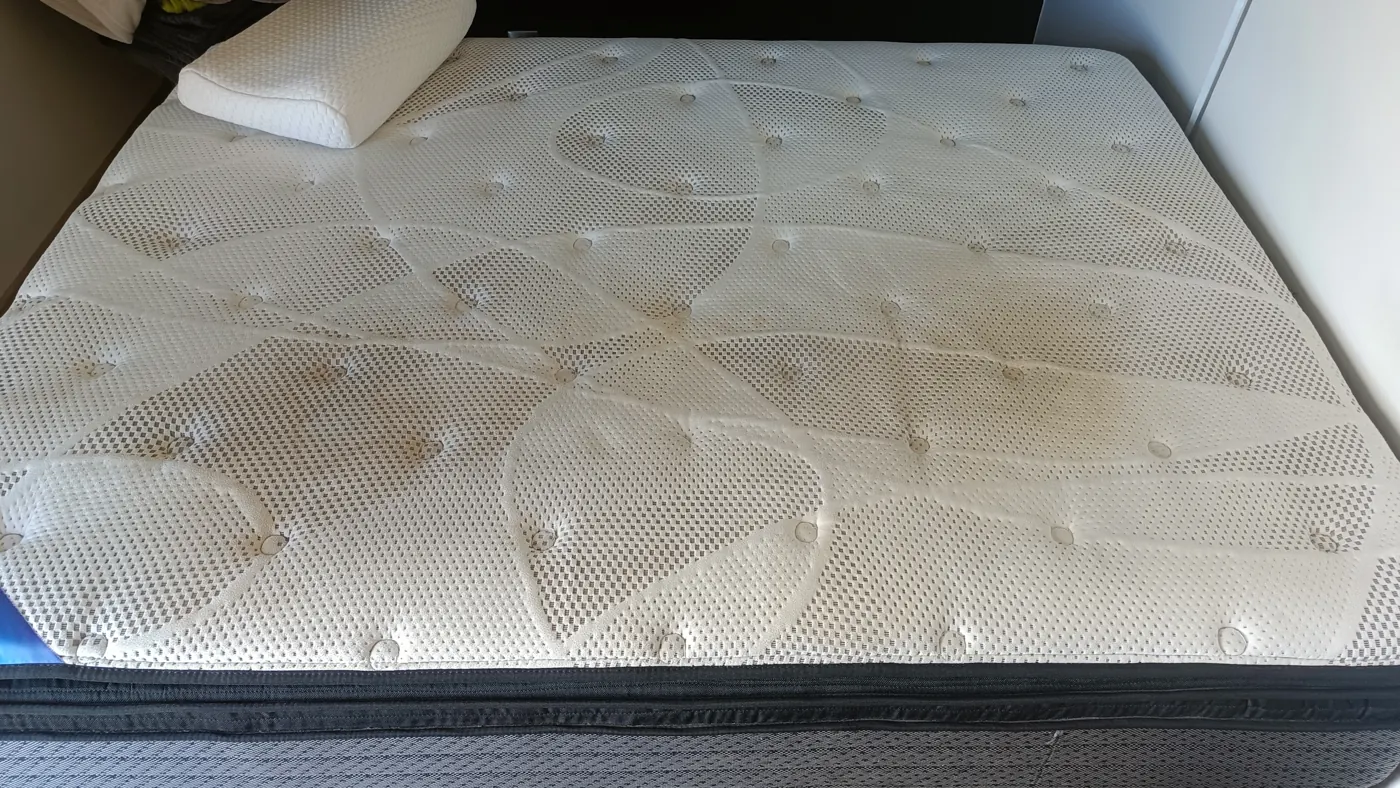 Mobilier textile d’hôtel après intervention à L’Étang-Salé