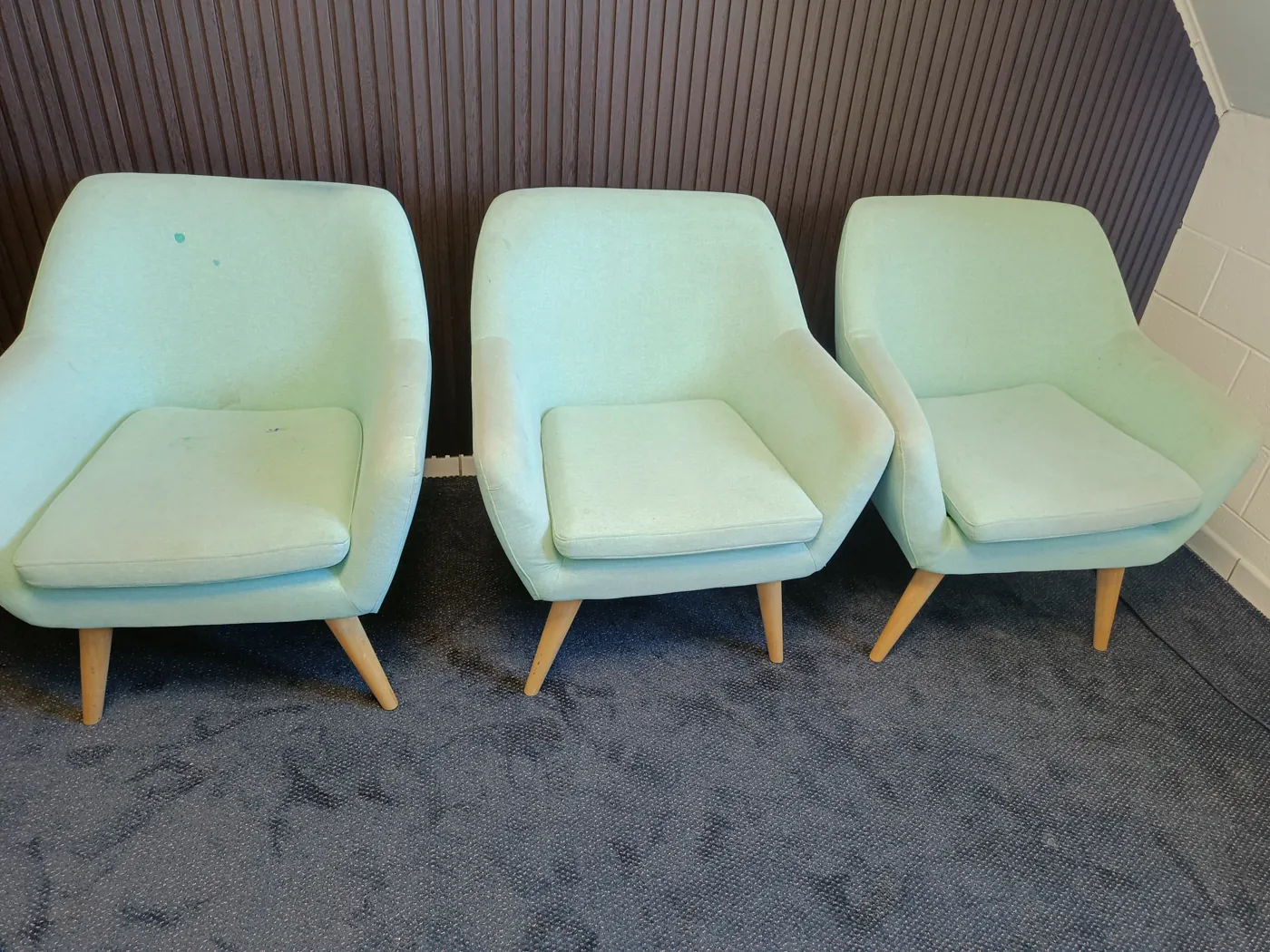 Nettoyage de fauteuils de salle d’attente à La Réunion