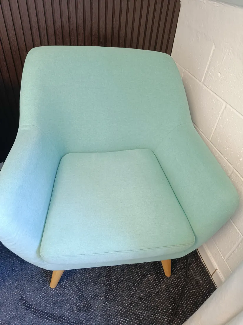 Mobilier textile de salle d’attente nettoyé à Saint-Gilles